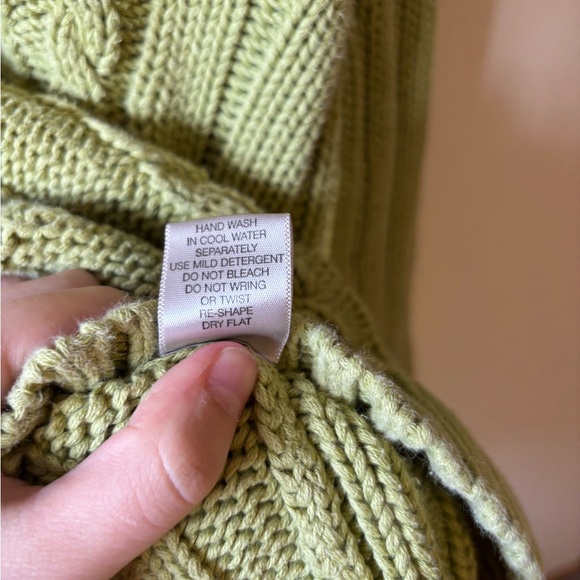 Pastel/pea green cable knit sweater - Picture 7 of 9